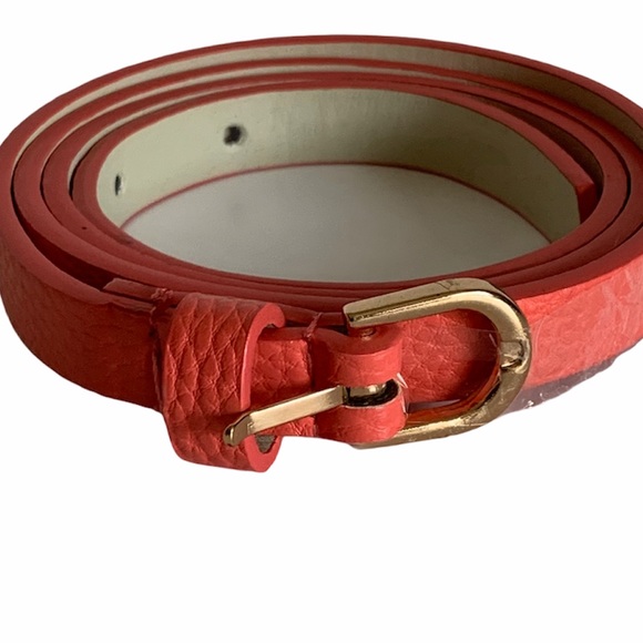 1/2” TEXTURED RED SKINNY BELT - Picture 2 of 12